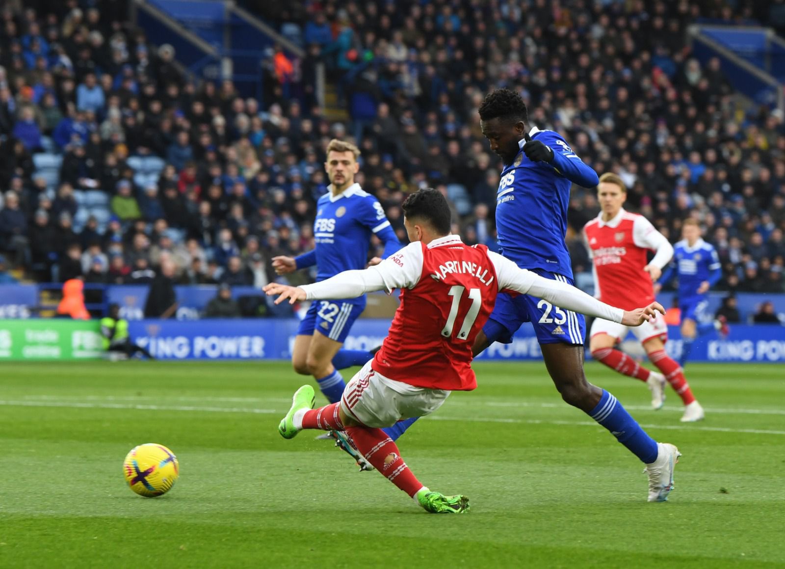 希腊鏖战巴萨，马丁内利带队取胜