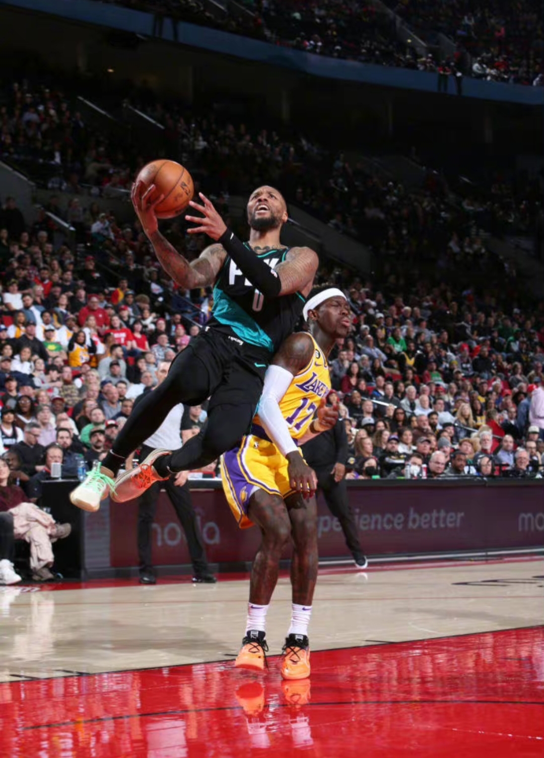 关于湖人横扫雷霆，利拉德高光表现的信息