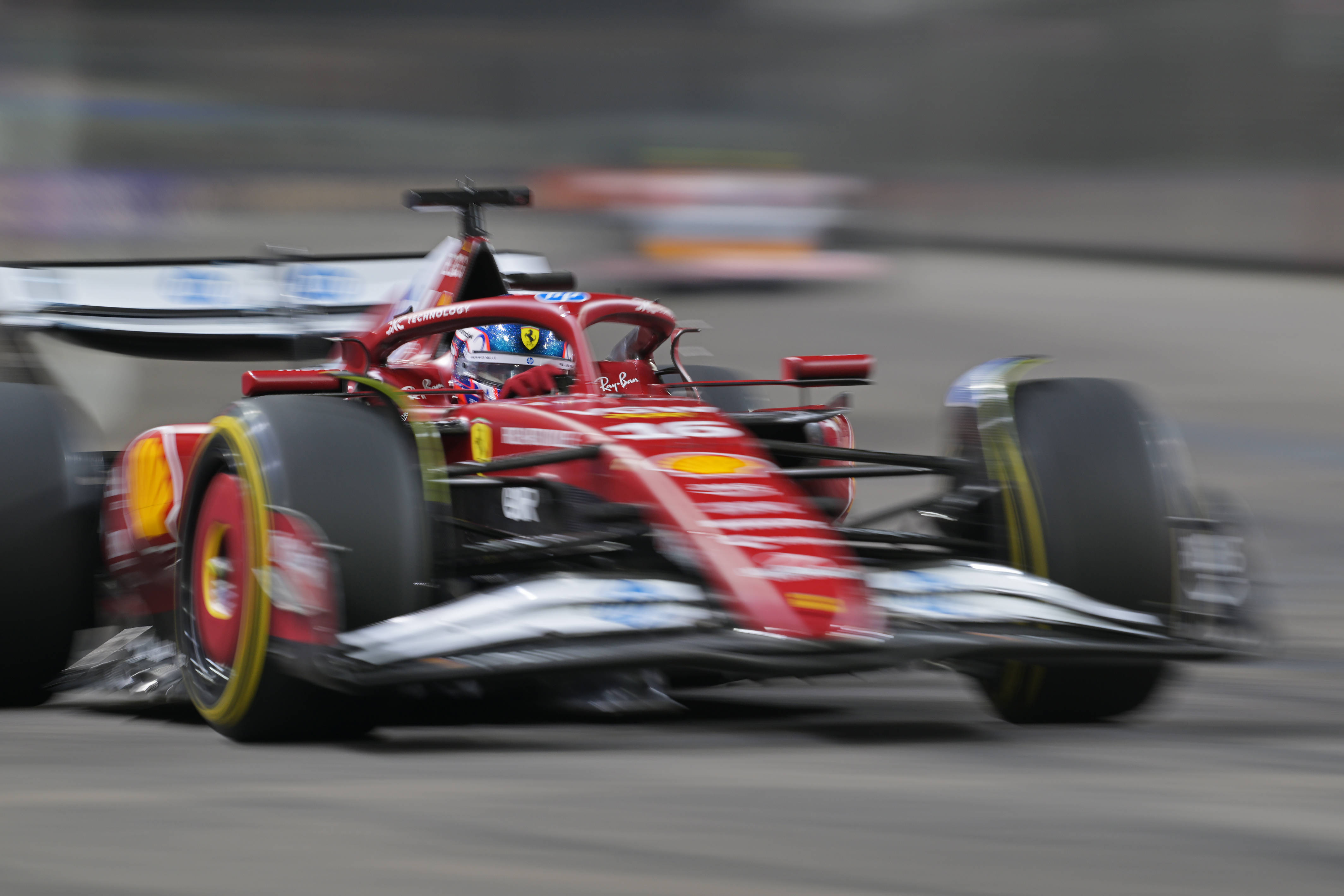 迈凯伦轻取哈斯车队，勒克莱尔带队取胜