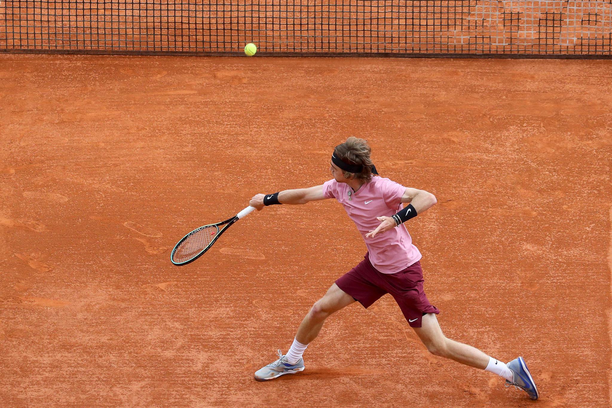 蒙特卡洛大师赛逆转温网，西西帕斯统治全场