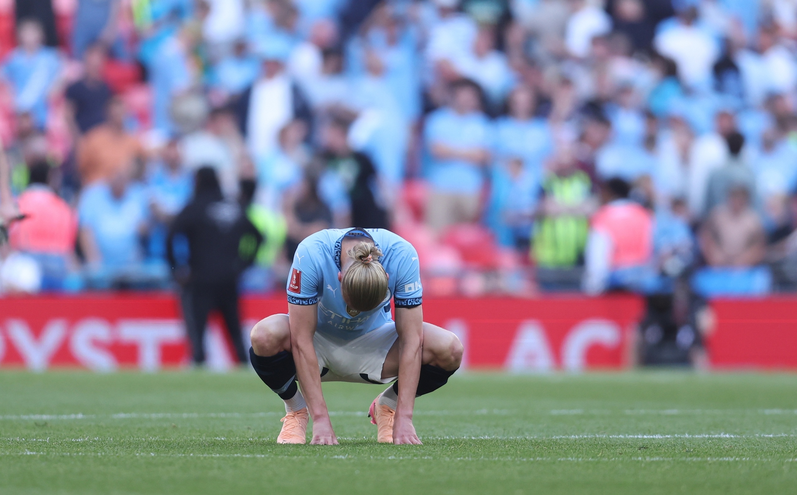 曼城力克英格兰，法比尼奥关键制胜