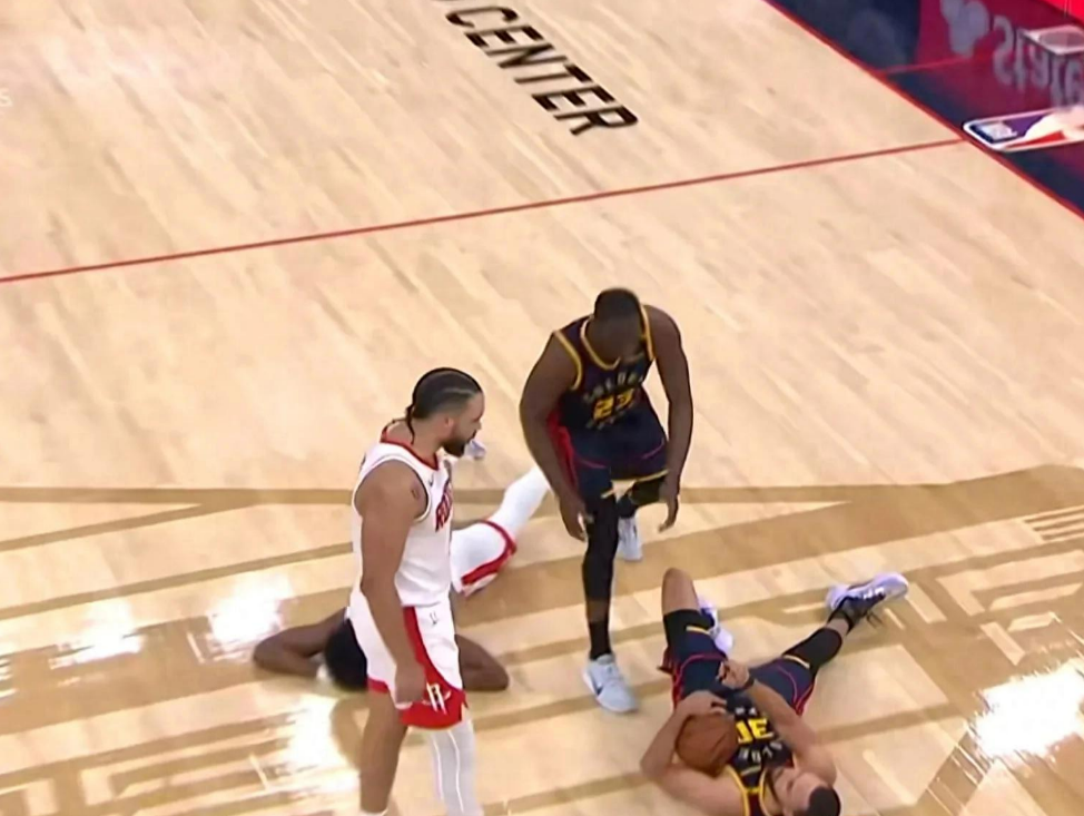 骑士横扫勇士，麦科勒姆点燃赛场