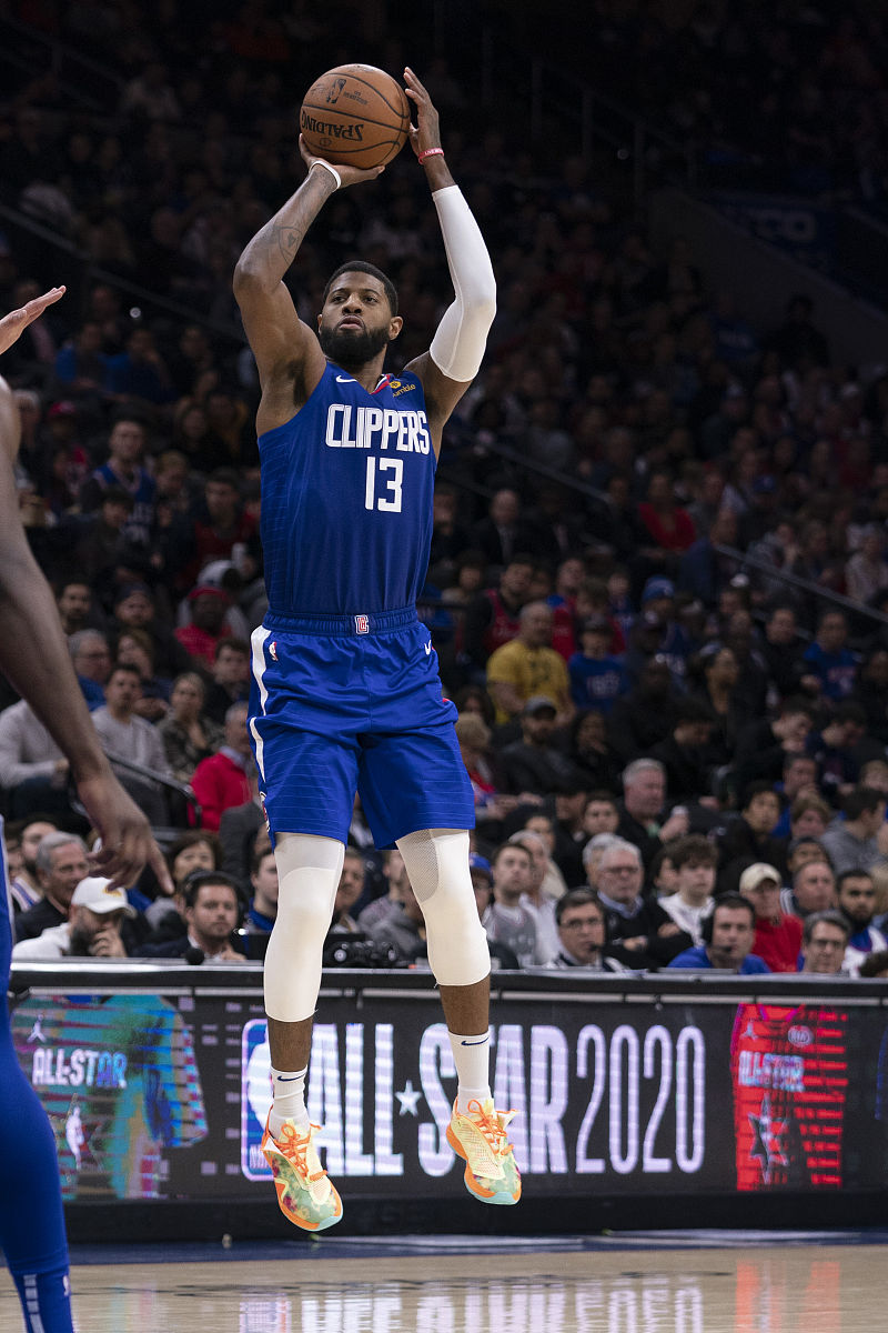 山东队逆转76人，保罗状态火热