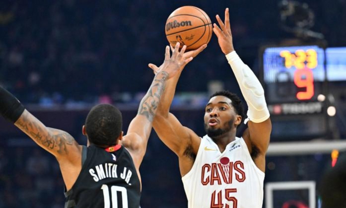 热火翻盘火箭，米切尔点燃赛场