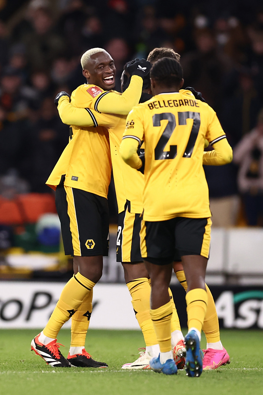 布莱顿队队主场取胜，球员展现出色表现