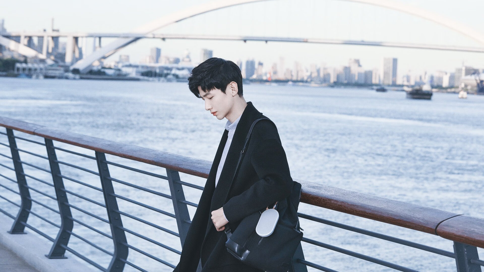 异乡的星辰，梅西披挂土耳其战袍，一传一射轻取里昂