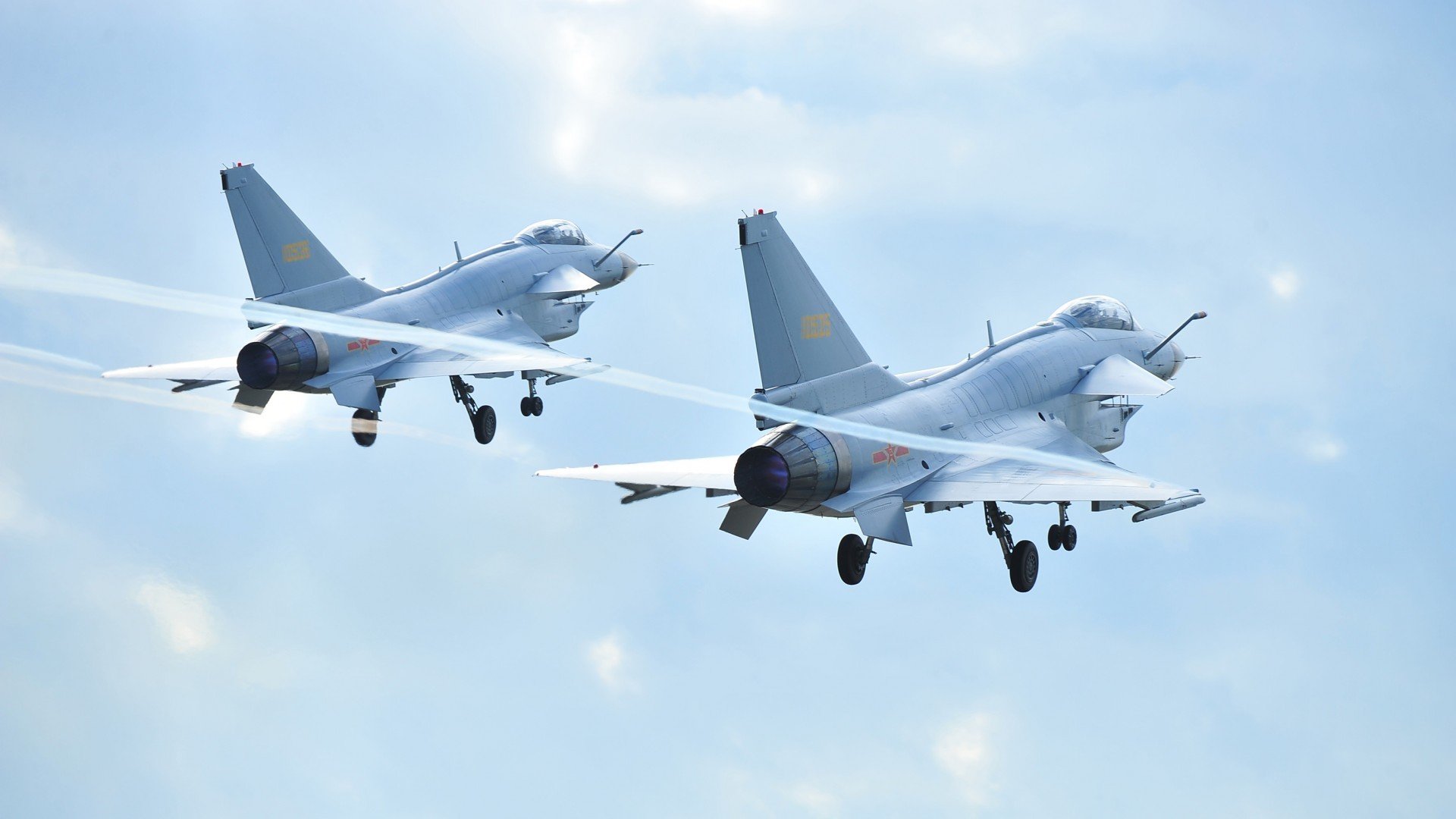 当草根逆袭豪门，喀麦隆尖刀刺穿巴萨，阿劳霍的铁血守护