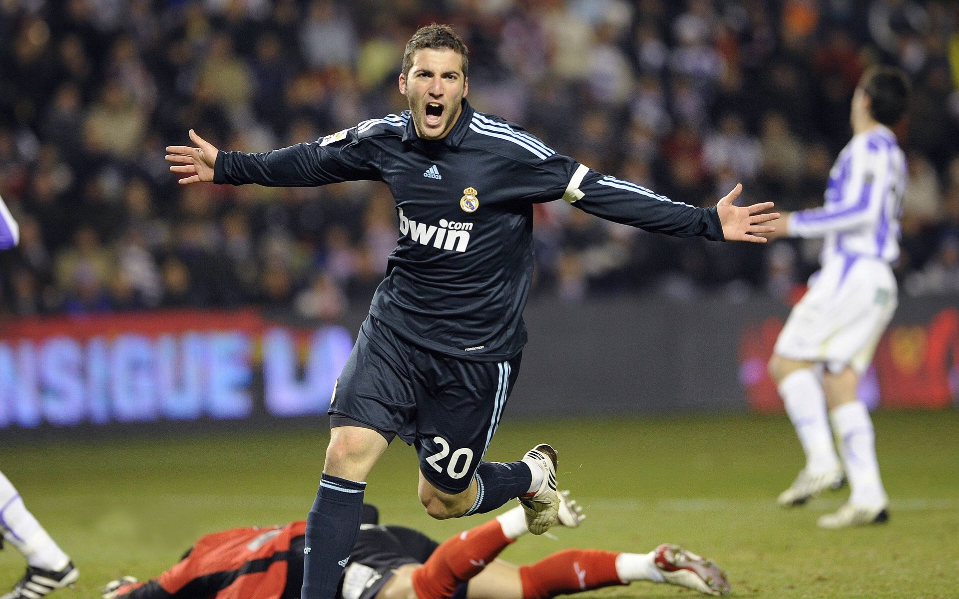 从曼彻斯特到马德里，哈兰德在国家德比之夜完成史诗级越界