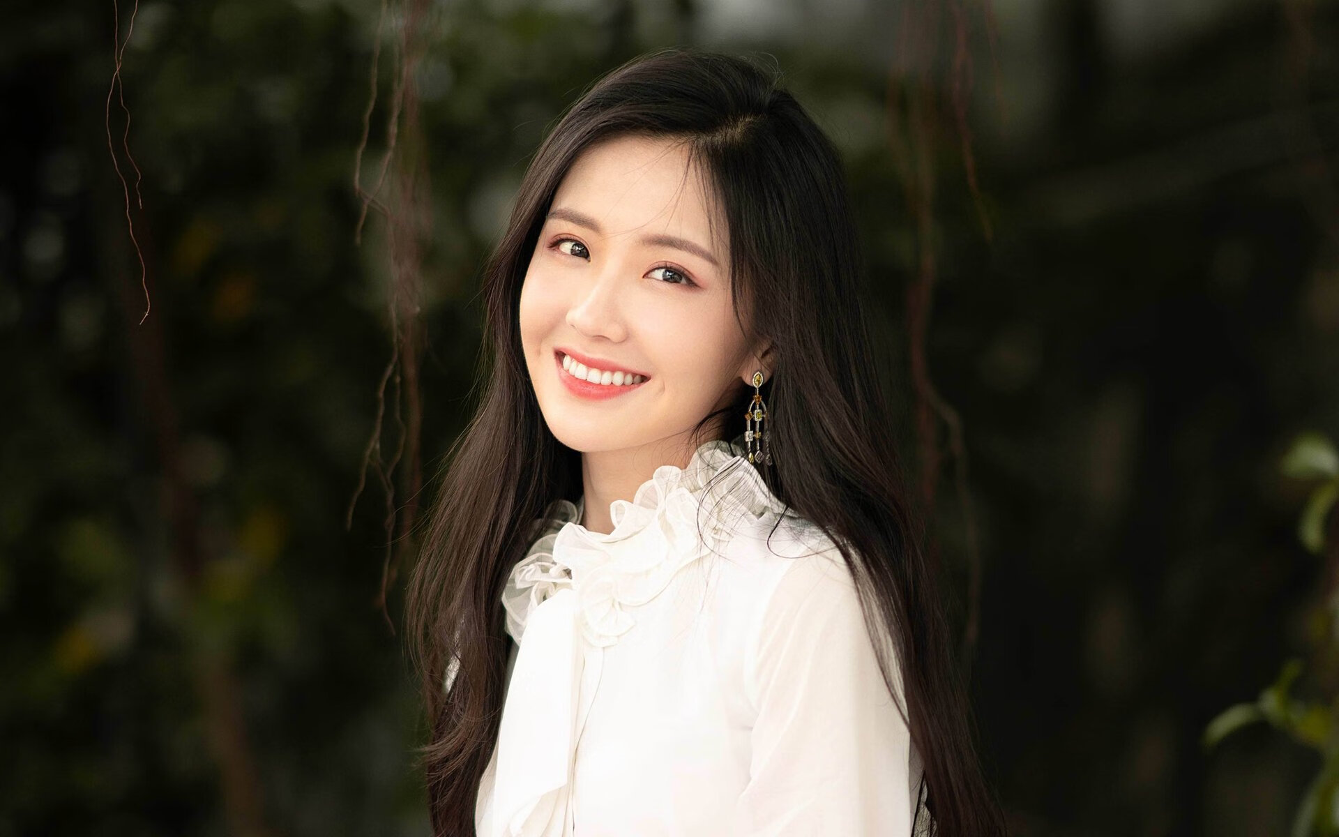 巨人闪耀时，草根正燎原，篮球世界的两极叙事