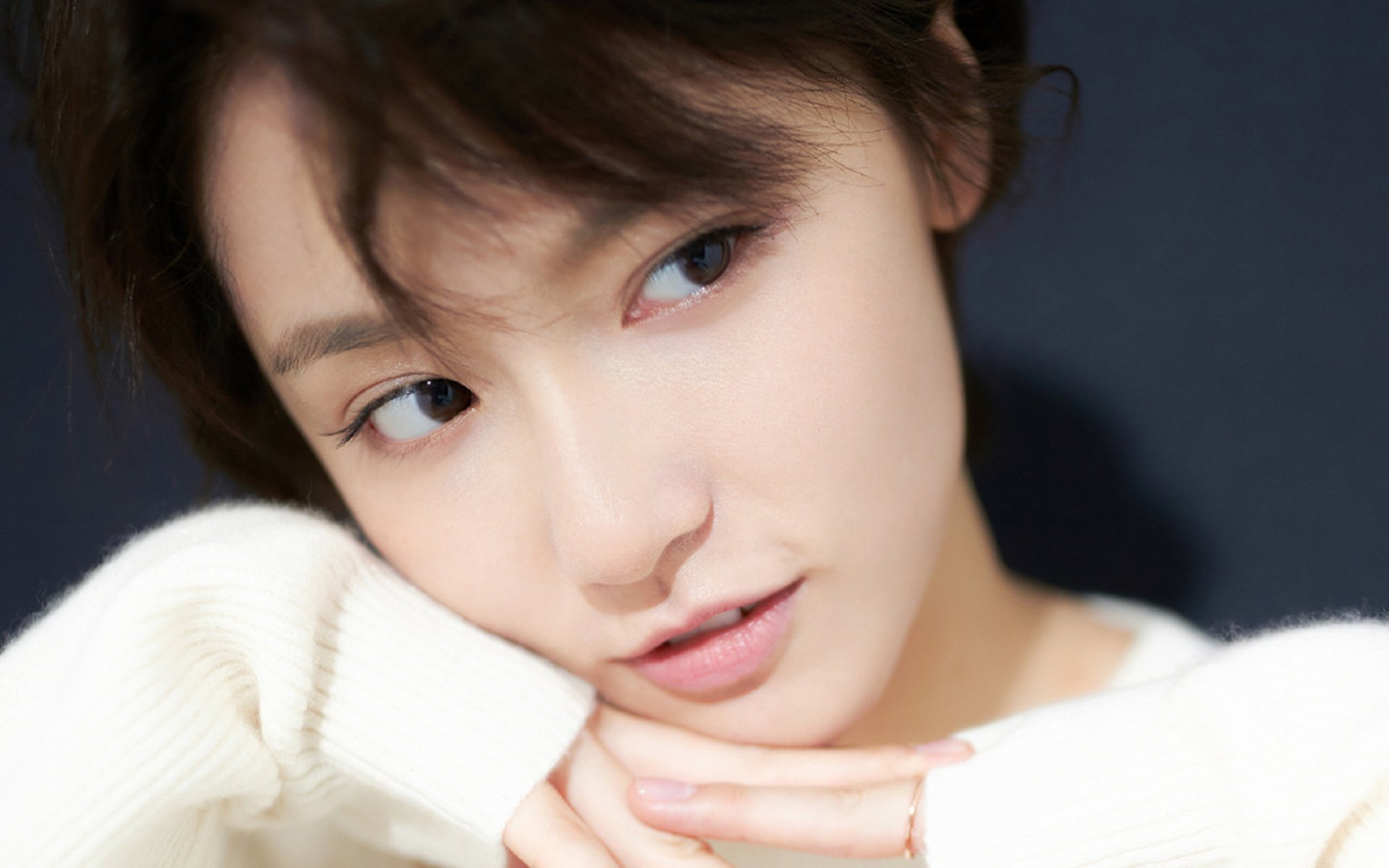 绿茵场与硬木地板的交响曲，洛杉矶双线体育叙事