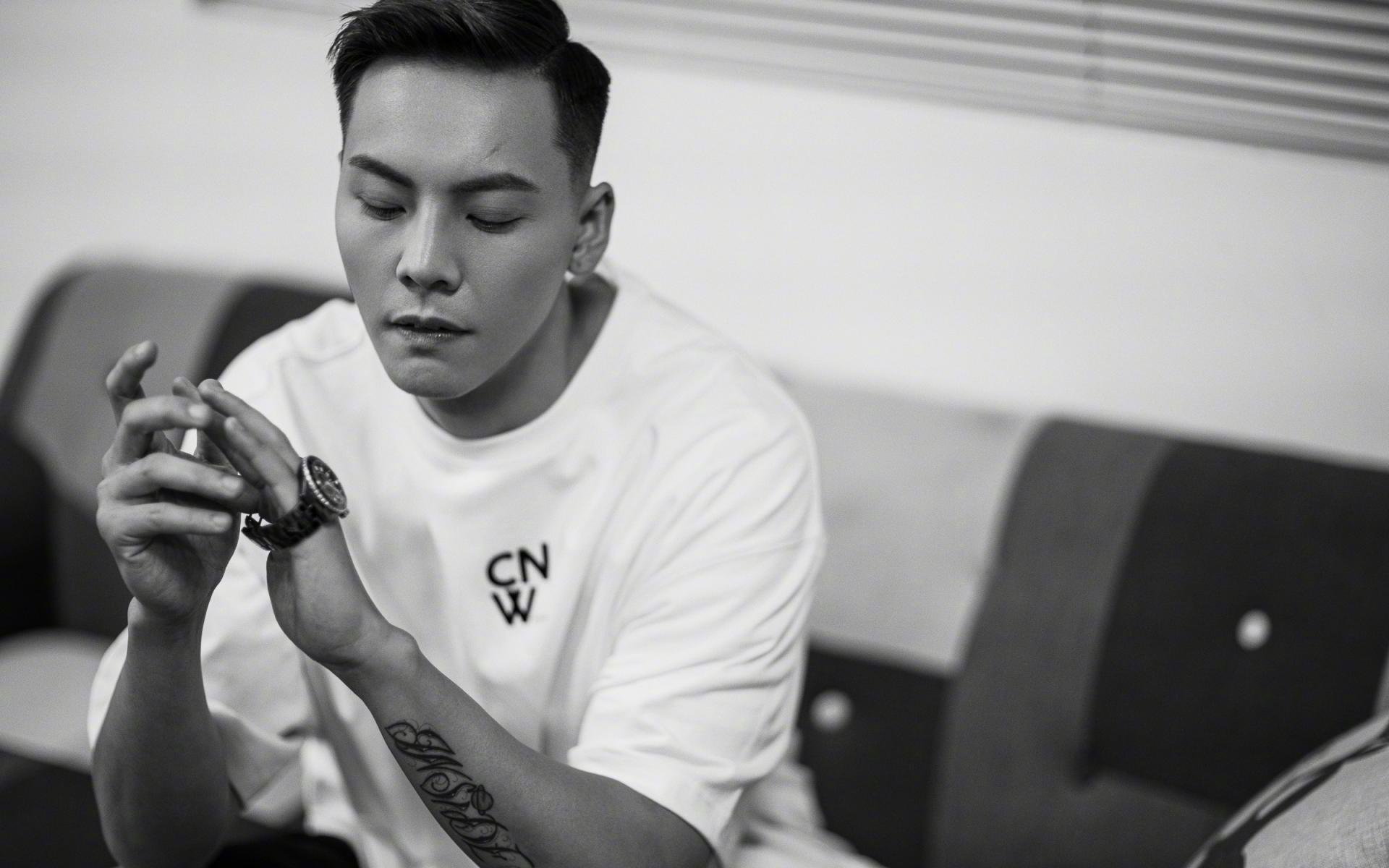 这是一篇为您定制的深度分析文章，涵盖了赛前背景、比赛过程与深远影响