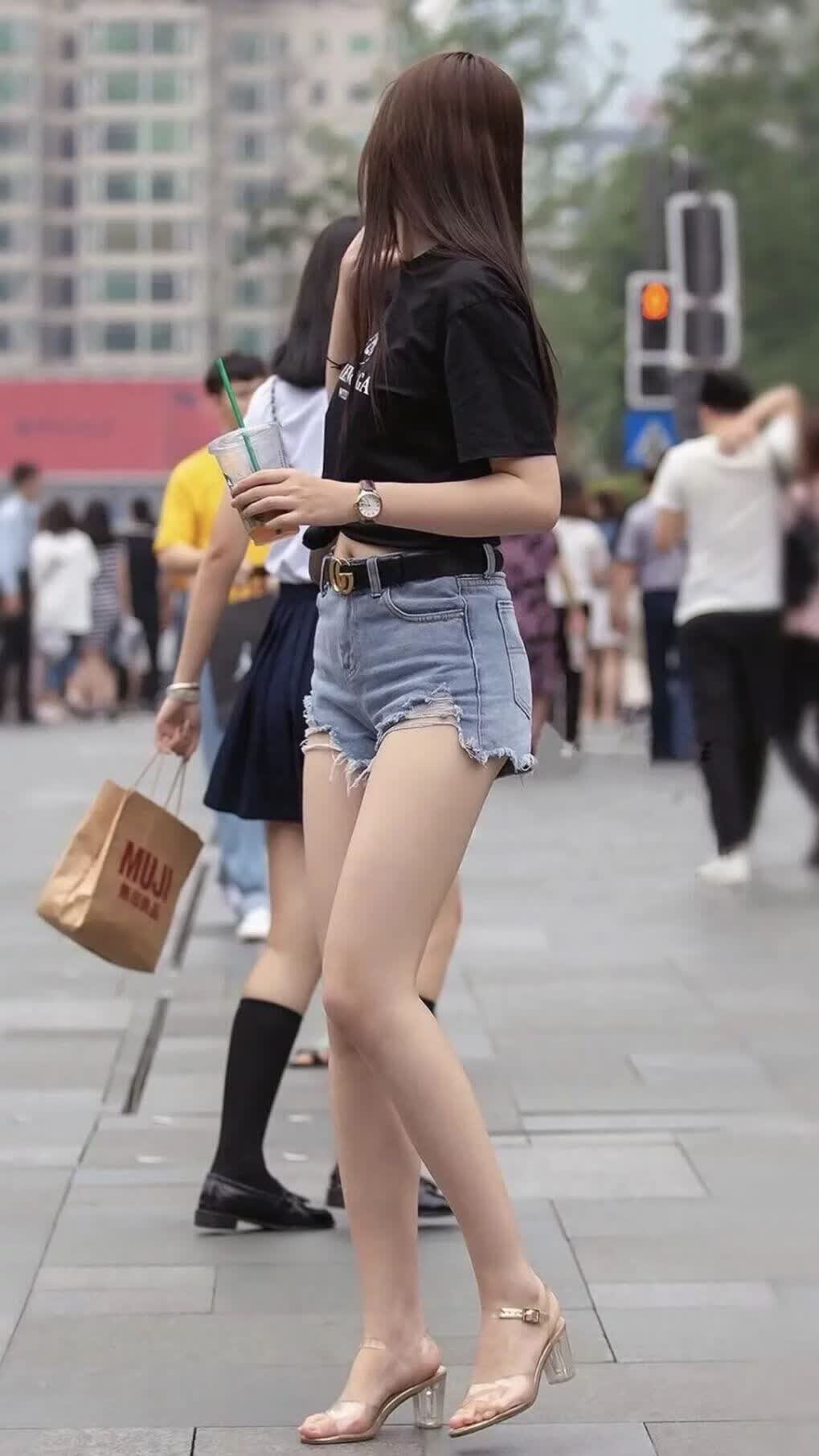 这是一个非常具有戏剧性和冲击力的关键词组合。为了构建唯一性,我们需要将泰国碾压罗马尼亚这个看似冷门的赛果,与内马尔带队的传奇色彩,以及2026世界杯决赛的终极舞台进行深度绑定
